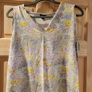 NWOT Ann Taylor Scalloped Tank